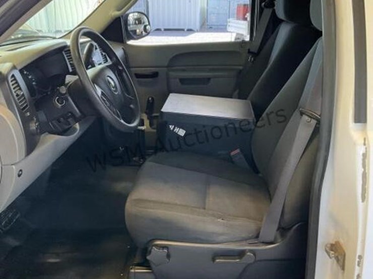 2012-chevrolet-silverado-1500-image-21