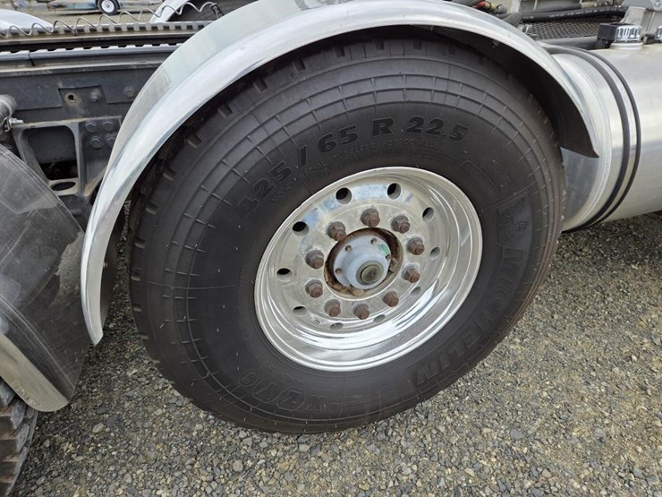 2012-kenworth-t800-image-46