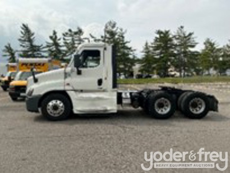2019-freightliner-cascadia-125-image-1