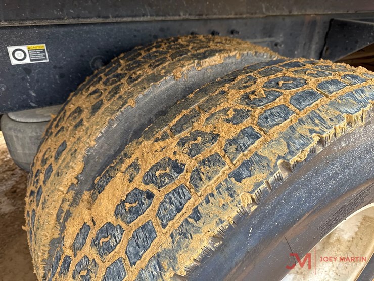 2015-peterbiltroll-back-truck-image-20