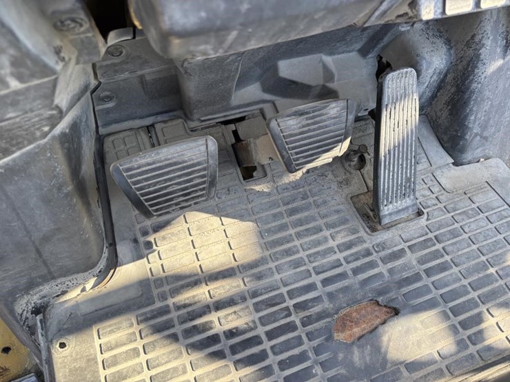 2015-caterpillar-2c6000-image-23