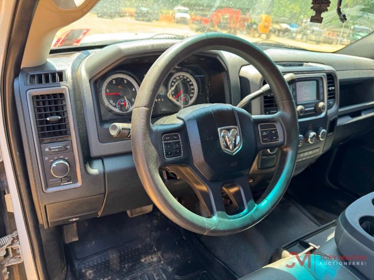 2014-ram-4500-heavy-duty-flatbed-truck-image-22