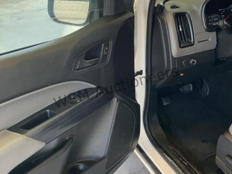 2015-chevrolet-colorado-image-24