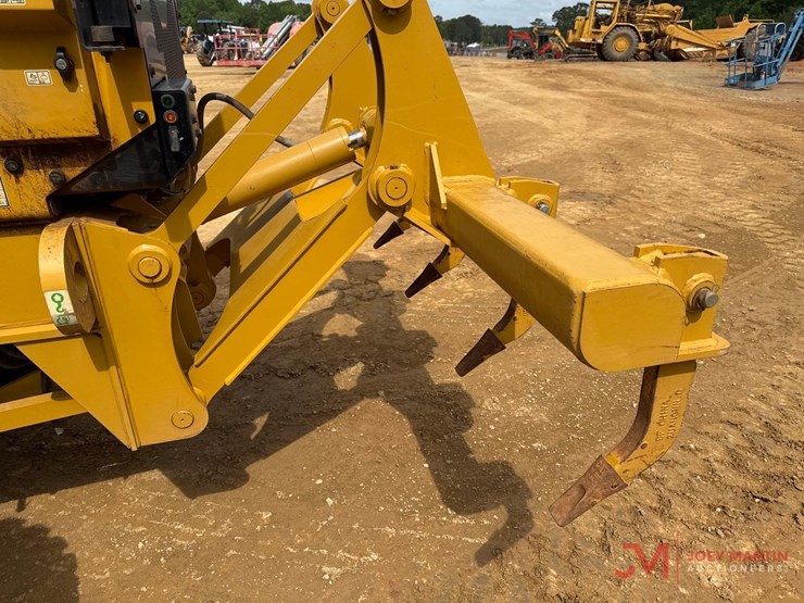 2021-caterpillar-120-image-11