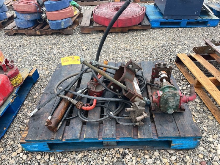 #5087-•-pallet-of-pump-parts-image-1