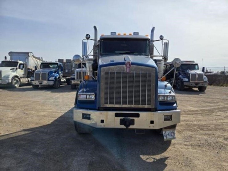 2011-kenworth-t800-image-3