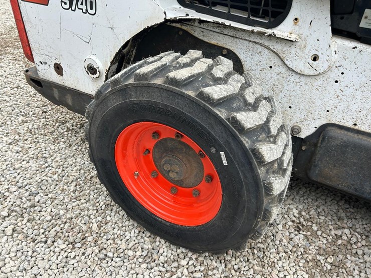 2019-bobcat-s740-image-13