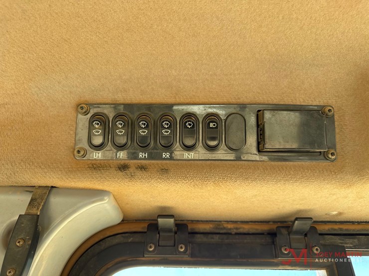 2011-komatsu-d65wx-16-image-18