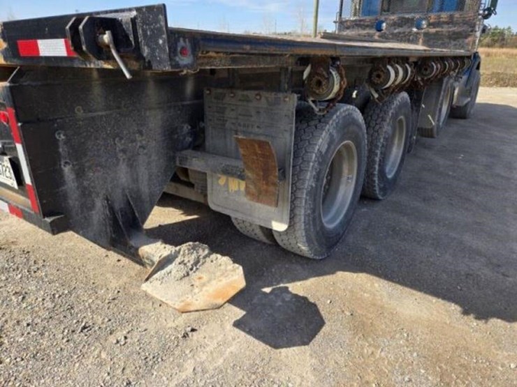 2011-kenworth-t800-image-18