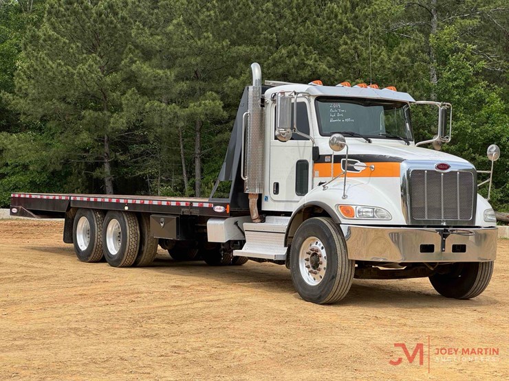 2019-peterbilt-348-image-1