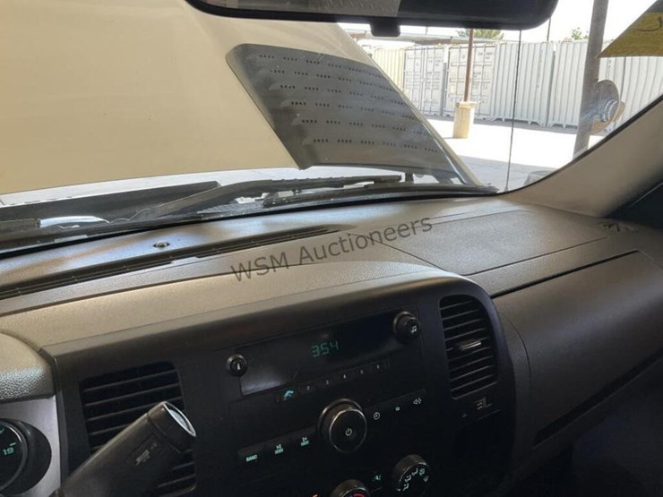 2013-chevrolet-silverado-3500hd-image-22