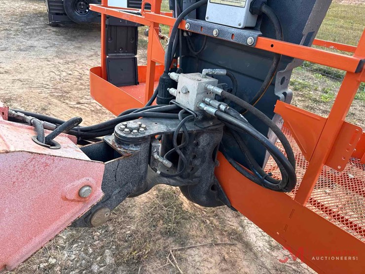2015-jlg-600s-image-7