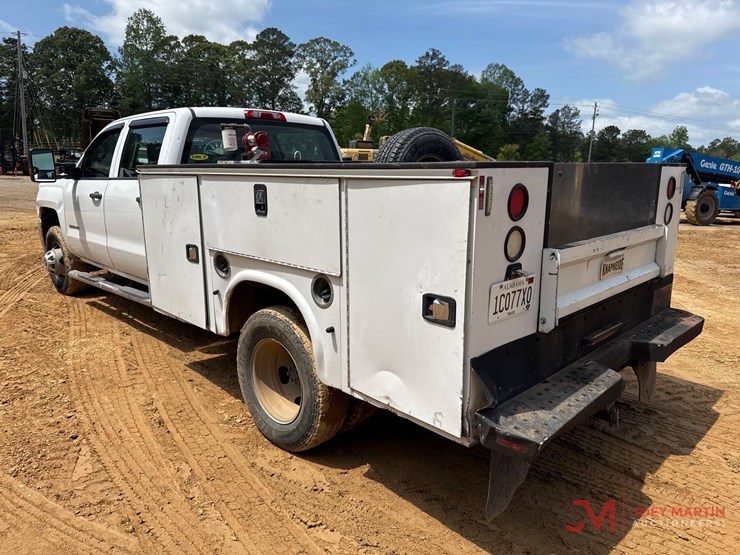 2017-chevrolet-3500-image-3