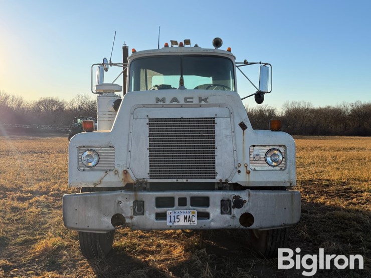 1986-mack-rs688lst-t/a-truck-tractor-image-2