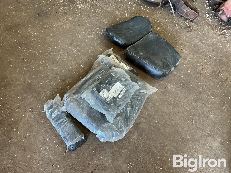 case-tractor-seats-image-8