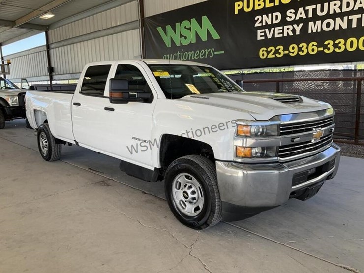 2018-chevrolet-silverado-2500hd-image-2