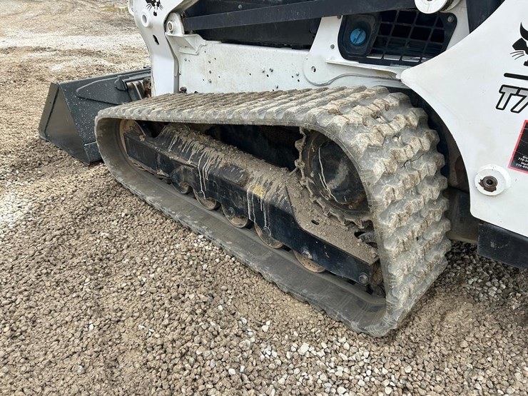 2022-bobcat-t770-image-16