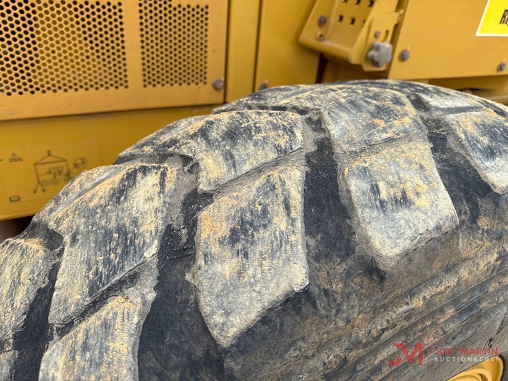 2021-caterpillar-120-image-14