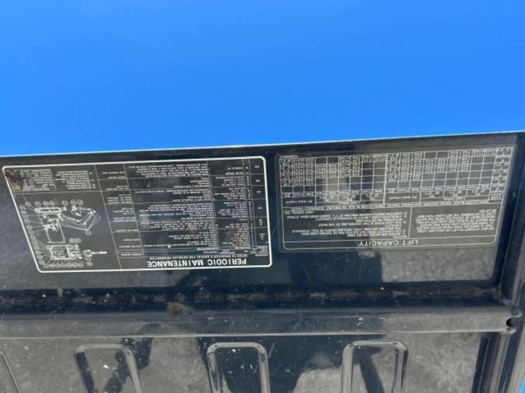 2019-deere-17g-image-44