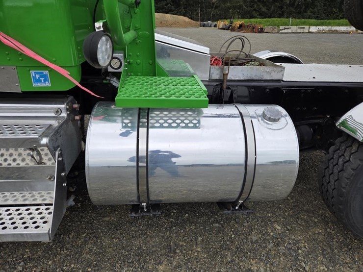 2015-kenworth-t800-image-59