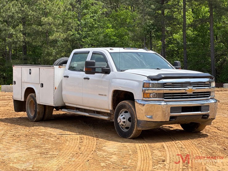 2017-chevrolet-3500-image-1