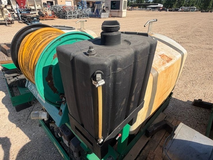 #35844-•-200-gallon-spray-tanks-with-electric-reels-image-14