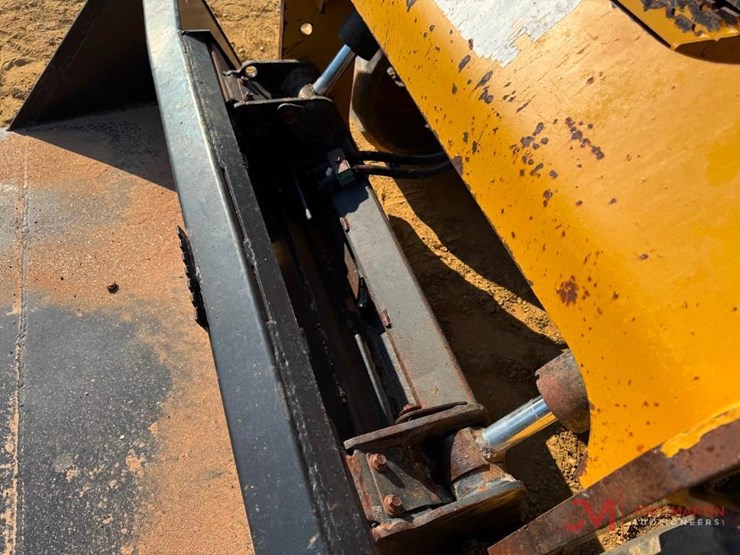 2015-caterpillar-299d-image-6