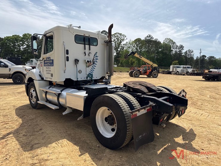 2007-freightliner-s/a-day-cab-truck-tractor-image-3