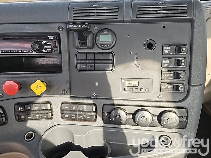 2019-freightliner-cascadia-125-image-30