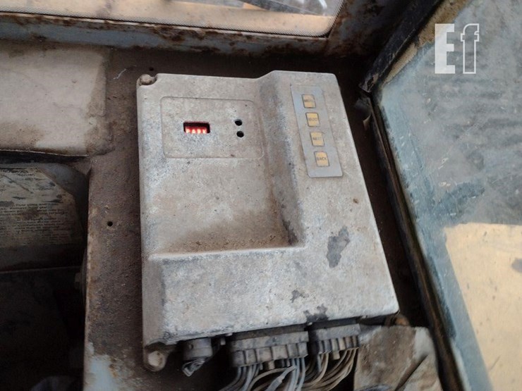 2005-deere-700h-lgp-image-11