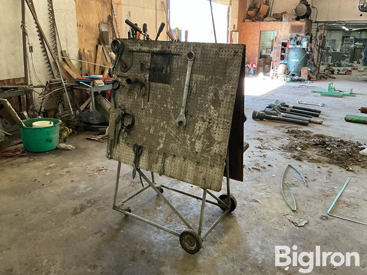 tools-w/tool-stand-image-5