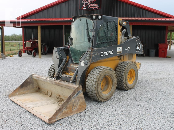 deere-320g-image-1