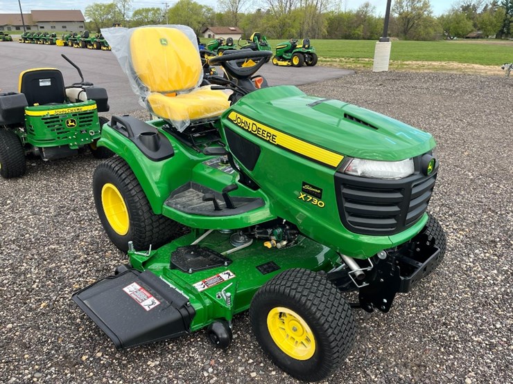john-deere-x730-image-1