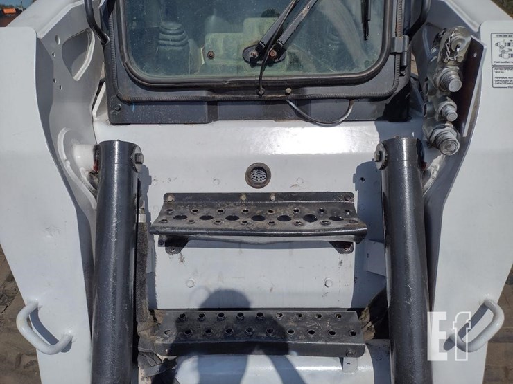 2009-bobcat-t320-image-22