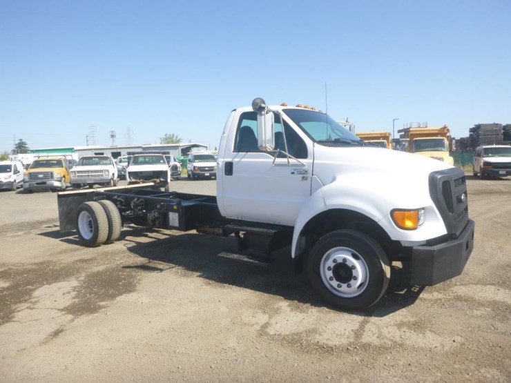 2012-ford-f650-image-2