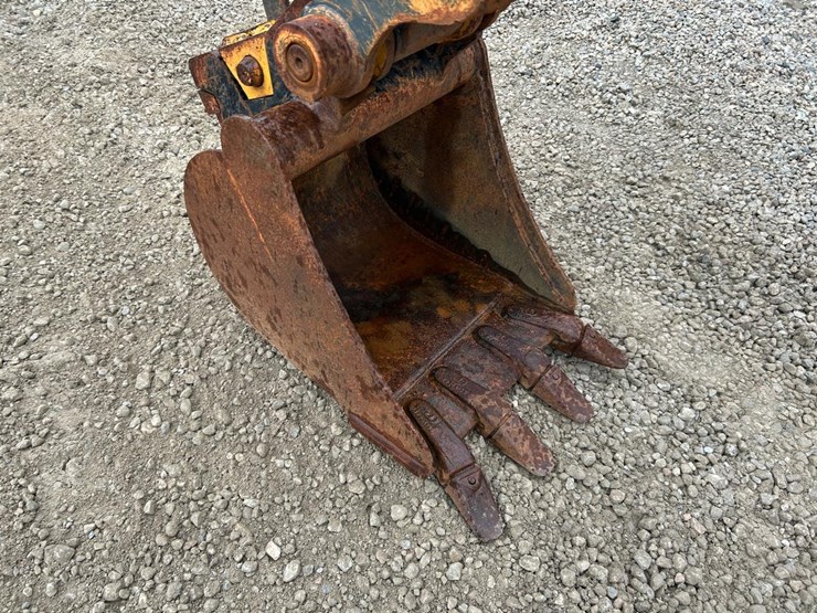 2019-deere-30g-image-8