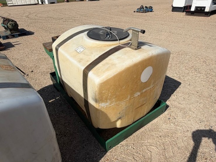 #35845-•-200-gallon-spray-tanks-with-electric-reels-image-3
