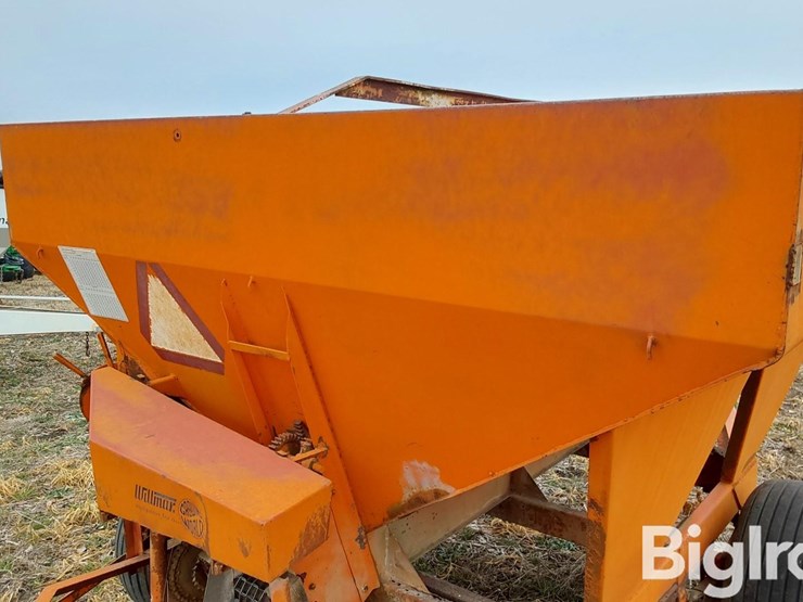 willmar-t/a-dry-fertilizer-spreader-image-16