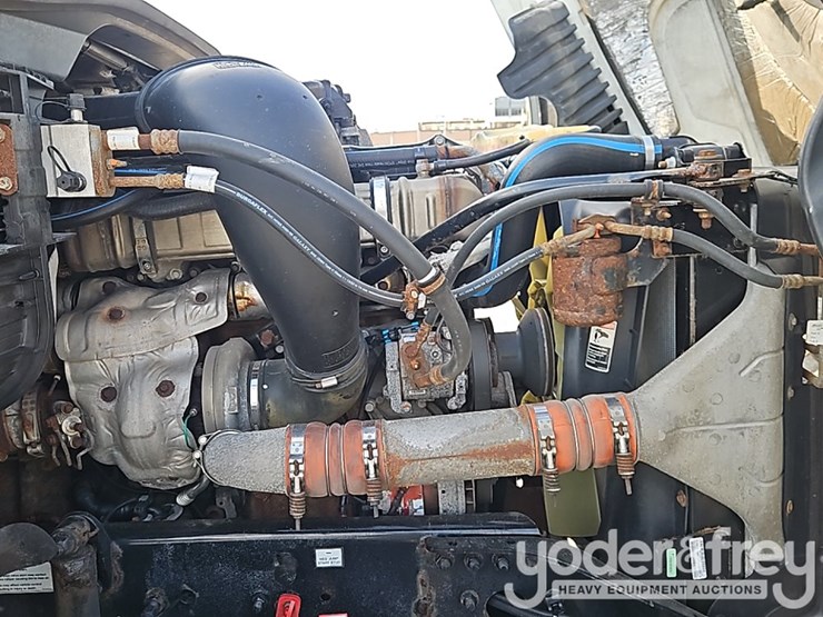 2019-freightliner-cascadia-125-image-24