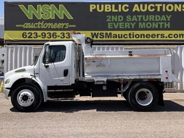 2007-freightliner-m2-106-image-1