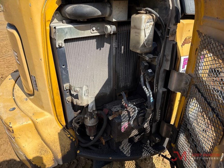 2016-deere-35g-image-7