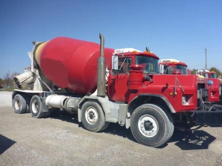 1999-mack-rb690s-image-1