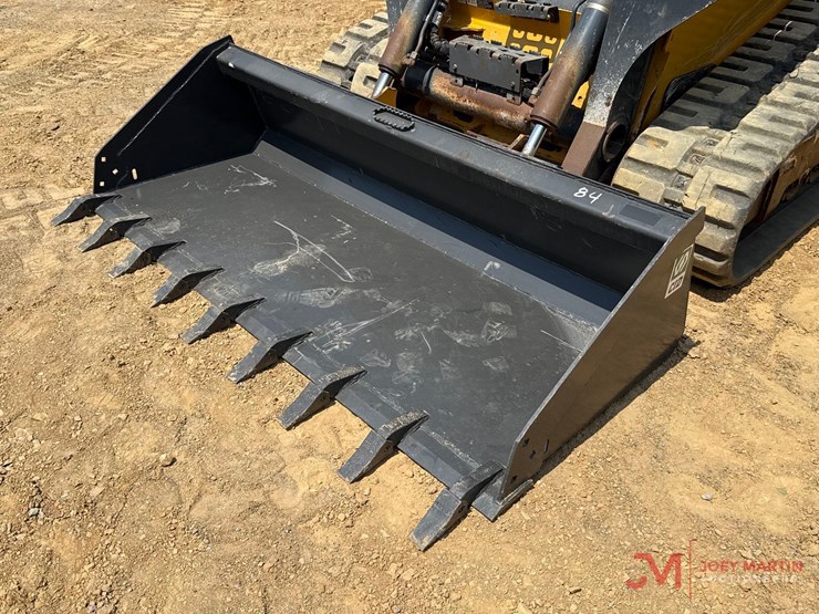 deere-331g-image-17