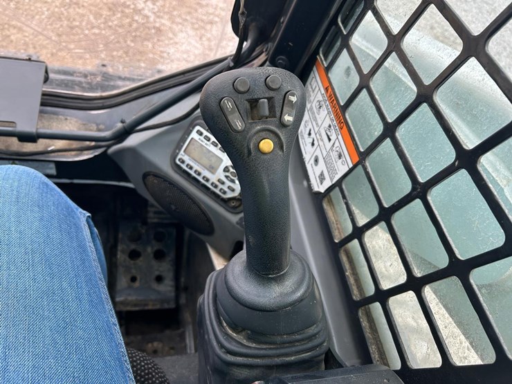 2022-bobcat-t770-image-21