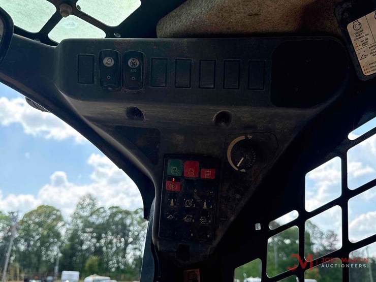 deere-331g-image-12