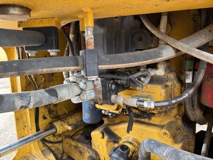 2023-john-deere-544-image-22
