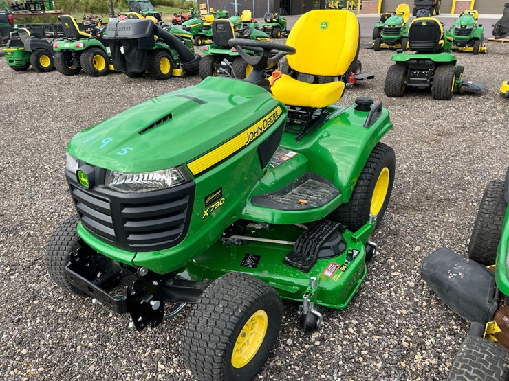john-deere-x730-image-3