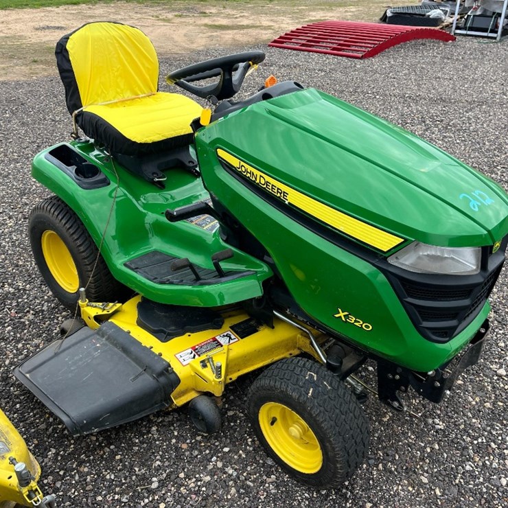 JOHN DEERE X320