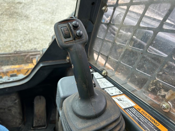 2019-deere-325g-image-20