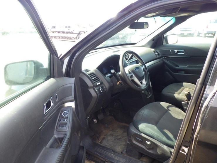 2015-ford-explorer-image-5